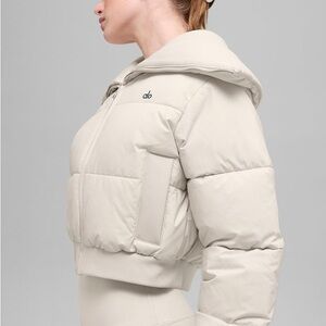 Alo Yoga Captivate Puffer Jacket Bone Cream Size Small - Excellent Condition